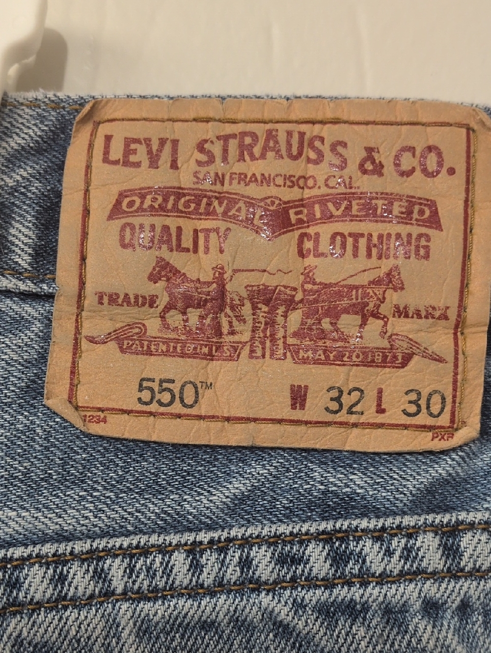 Levi's 550 Relaxed Fit Jeans - Light Blue Denim